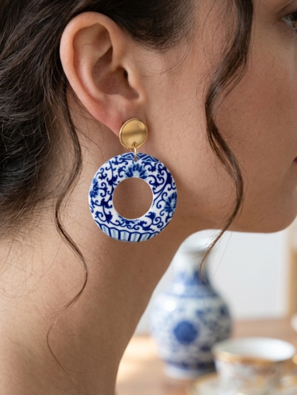 NWT Blue White Chinoiserie Donut Hoop Dangle Drop Earrings Gold Post